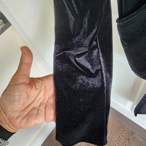 Zara Elegant Black Velvet Blouse - Picture 3 of 5